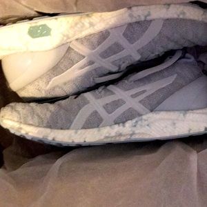 Womens asic    Brand NEW